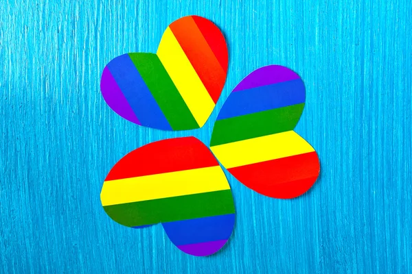 Χαρτί καρδιά σύμβολο χρώματα του ουράνιου τόξου. Ομοφυλοφιλικές σχέσεις — Φωτογραφία Αρχείου