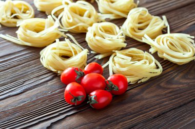 Domates ve makarna maddeler.