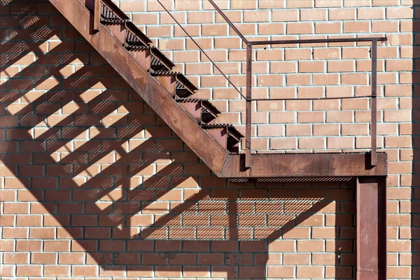 Escada enferrujada abandonada — Fotografia de Stock