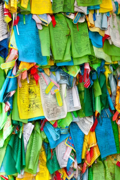 Prayer flags and Hadak at sunset in the Republic of Buryatia. Datsan Rinpoche Bagsha on Bald Mountain in Ulan-Ude, Russia. — Stock Photo, Image