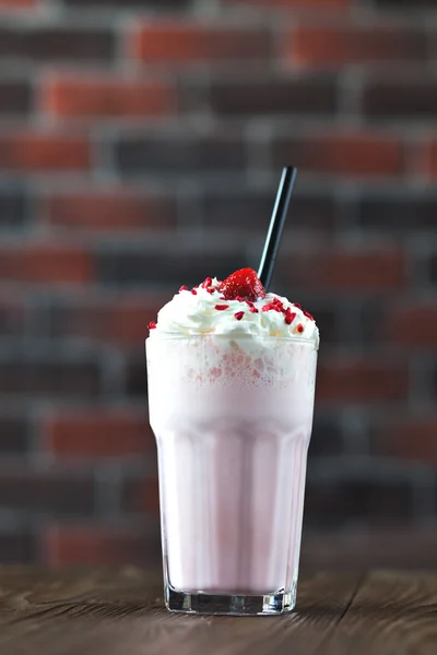 Milk shake banane et framboises à la crème — Photo