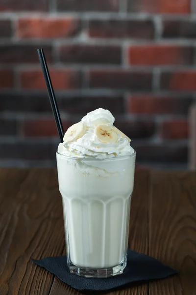 Cocktail au lait à la crème de banane — Photo