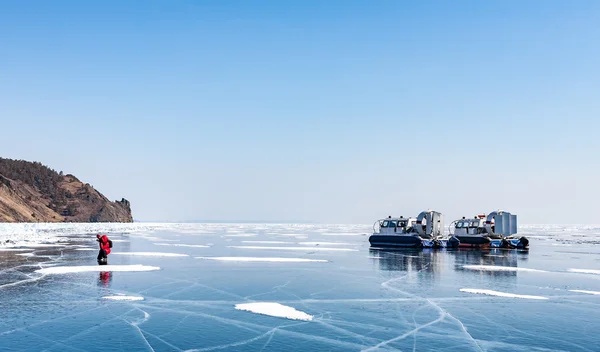 Aerohod, Khivus, cojín de aire del vehículo especial en el hielo del lago —  Fotos de Stock