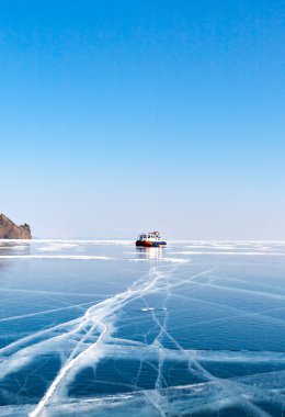Buz üzerinde taşıma. Hovercraft. Baykal Gölü buz. 