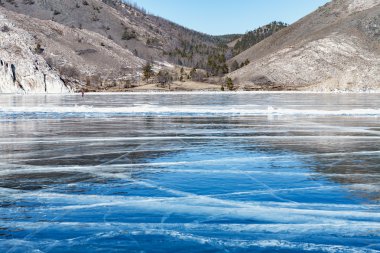 Mavi buz ve buz yüzeyinde çatlaklar