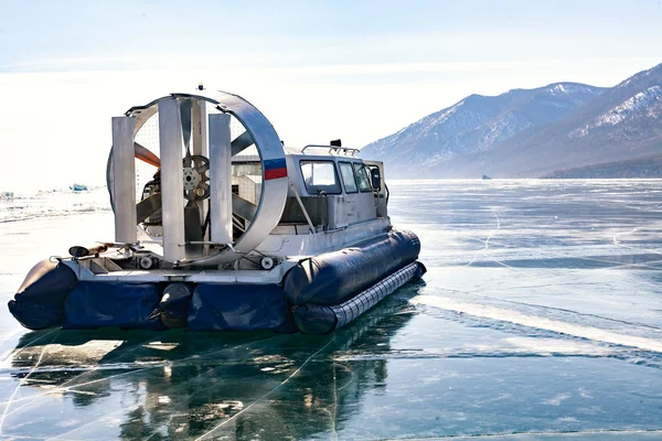 Khivus Winter. Transporte sobre hielo. Hielo en el lago Baikal . —  Fotos de Stock