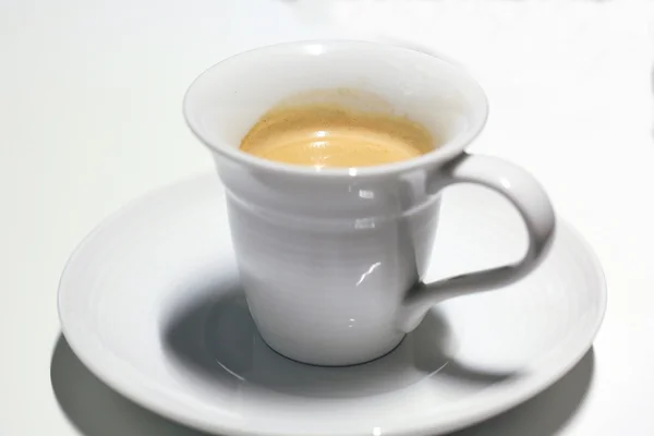 Espresso kopi dalam cangkir putih — Stok Foto