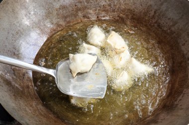 Pişirme samosa kızartma