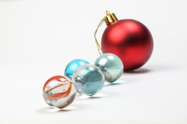 Renkli cam mermer Noel top
