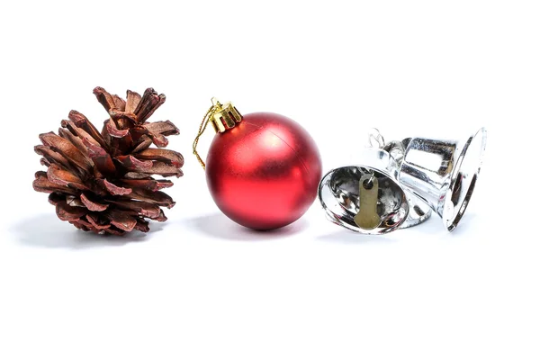 Cono de pino Adorno de Navidad adorno rojo — Foto de Stock