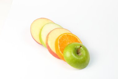 Katmanlı dilimlenmiş elma portakal