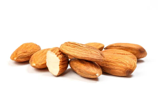 Миндаль здоровые целые орехи — стоковое фото