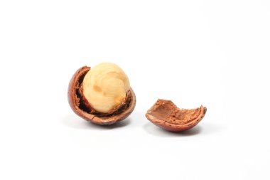 Macadamia nut ve kabuk