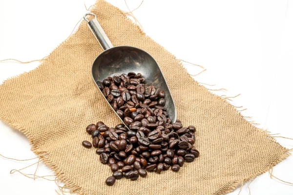 Kaffeebohnen Metallschaufel — Stockfoto