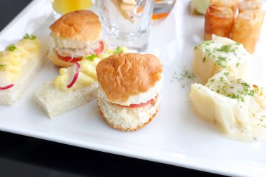 Asya yüksek çay tabağı