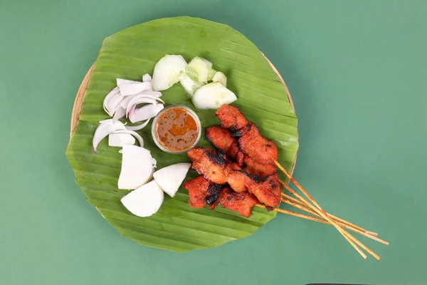 Csirke Marhahús Birka Megfelelnek Satay Készlet Nasi Impit Ragadós Rizs — Stock Fotó