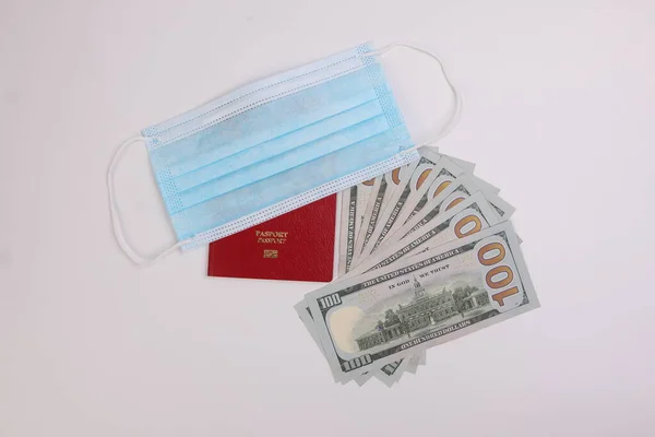 Dollar Währung Papiergeld 100 Dollar Schein Rotes Passbuch Gesichtsmaske Auf — Stockfoto