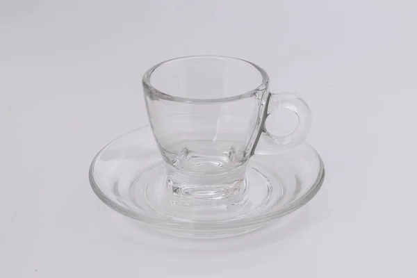 Üres Átlátszó Üveg Keresztül Kávé Tea Csésze Csészealj Fehér Alapon — Stock Fotó