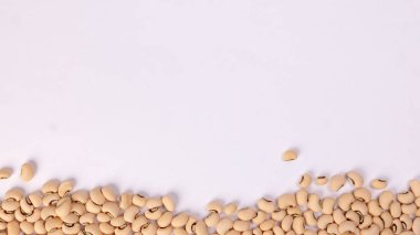 Siyah fasulye üst görünüm yatay çerçeve metin alanını beyaz arkaplan üzerine kopyala