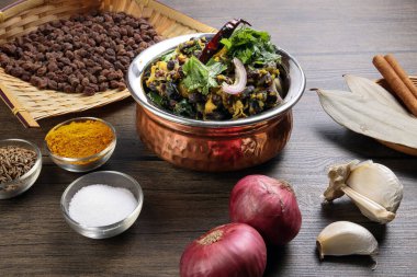 Bengali usulü siyah nohut peyniri sola mercimek bhuna tarifi soğan sarımsak kuru kırmızı biber yaprağı tarçın fümerik kimyon tohumu.