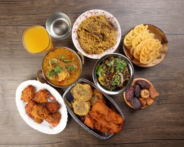 Bengali Iftar Ramadã Pequeno Almoço Espalhar Tâmaras Maduras Pio Frito — Fotografia de Stock