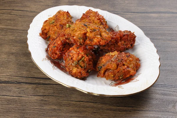 Deep Fried Piaju Onion Fitter Bhajia Decorated Ceramic Plate Rustic — Stock Photo, Image