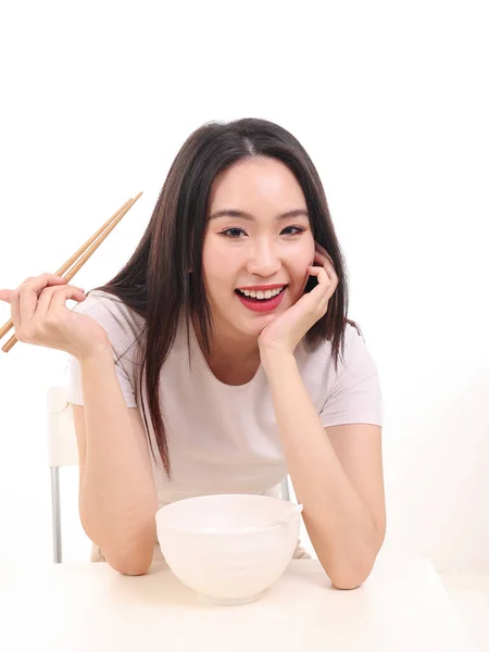 Vacker Ung Sydöstra Asien Kvinna Som Håller Kinesisk Tom Chopstick — Stockfoto