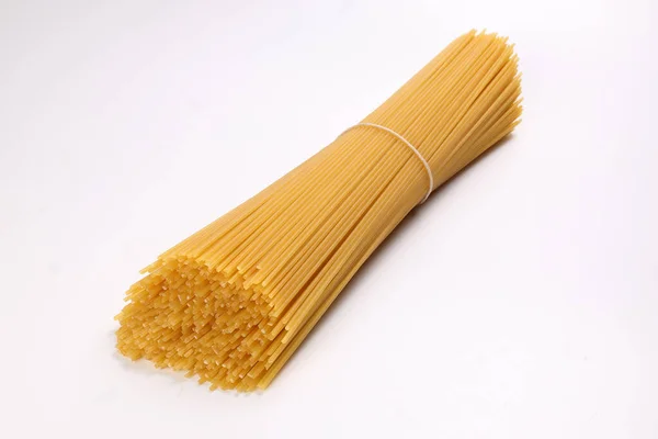 Droge Rauwe Spaghetti Gelegd Witte Achtergrond Macro Close — Stockfoto