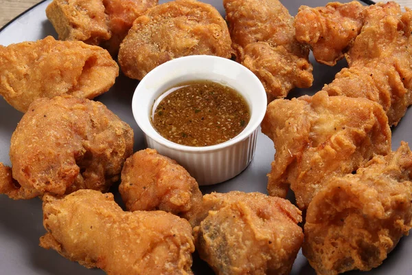 Light Battered Deep Fried Chicken Variety Mix Pieces Pile Flaky — Stock Photo, Image