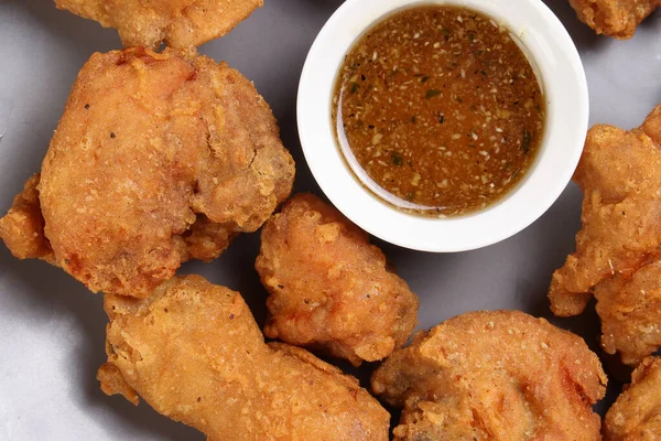 Light Battered Deep Fried Chicken Variety Mix Pieces Pile Flaky — Stock Photo, Image