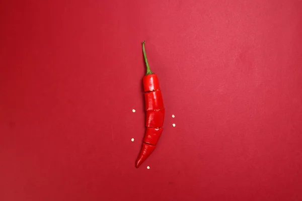Красный Перец Чили Заднем Плане Красной Бумаги Вырезать Куски Семян — стоковое фото