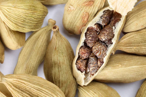 Kakule Kokulu Baharat Tohumu Üst Üste Yakın Çekim Makrosu — Stok fotoğraf