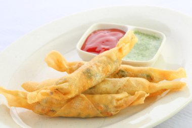 Tavuk mantı böreği 