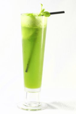 Yeşil elma suyu nane ile 