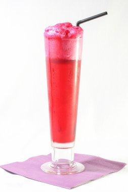 Çilekli Soda Float içki