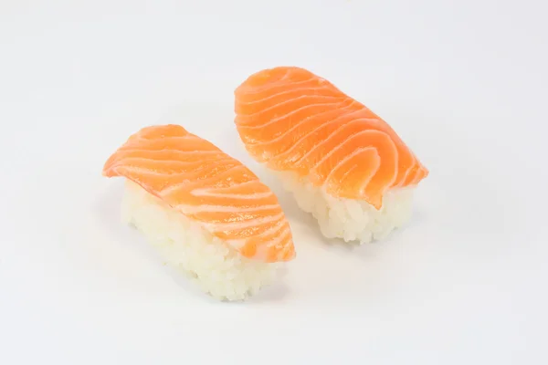 Sushi de salmão sobre fundo branco — Fotografia de Stock