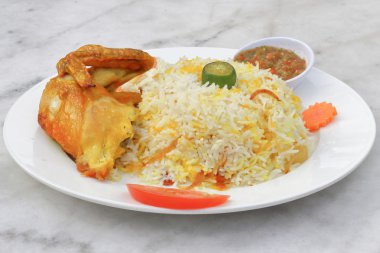 Kuzi tavuk Mandi pirinç