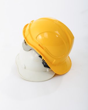 Sarı ve beyaz güvenlik kask