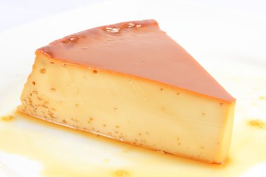 Karamel yumurta puding dilim