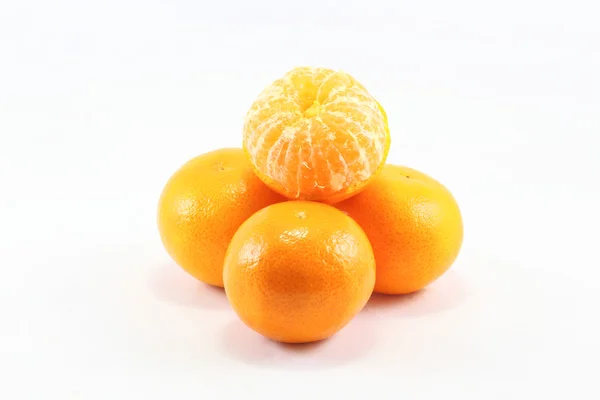 Спелый мандаринский апельсин — стоковое фото