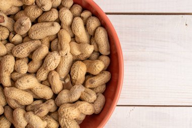 Unshelled raw peanuts, macro, top view.