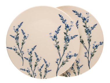 Beyaz zemin üzerinde seramik plaka, üst görünüm.