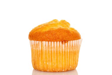 Beyaz arka planda izole edilmiş tatlı kekler, yakın plan..