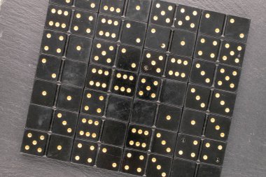 Domino oynamak için eski zar, üst görünüm, makro.