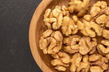 Soyulmuş ceviz, üst manzara, makro.