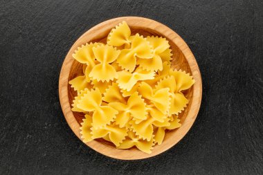 Taş üstünde çiğ 