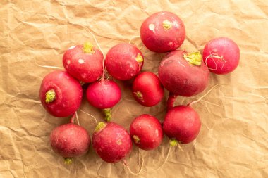 Taze kırmızı turp, makro, üst manzara..