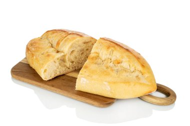 Beyaz arka planda beyaz buğday çöreği, makro.