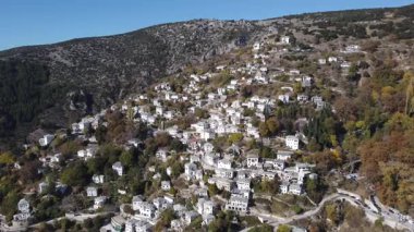 Pelion Dağı 'ndaki Makrinitsa köyü, Sonbahar, Hava manzarası, Magnesia, Teselya, Yunanistan