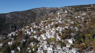 Pelion Dağı 'ndaki Makrinitsa köyü, Sonbahar, Hava manzarası, Magnesia, Teselya, Yunanistan
